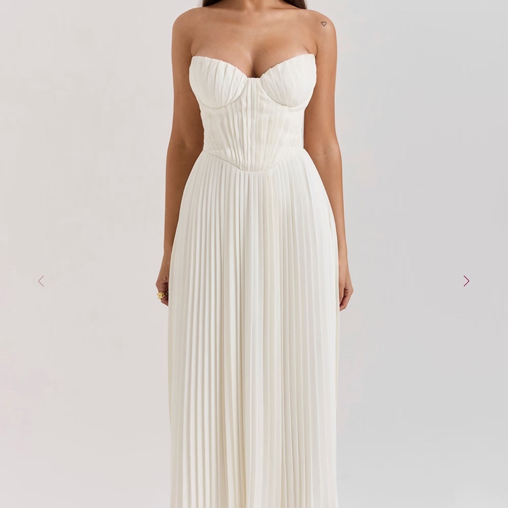 HOUSE OF CB 'Amorata' Ivory Pleated Maxi Dress